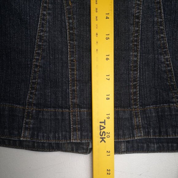 RW&CO Ladies Size Medium Full Zipper Front Fitted Medium Wash Jean Jacket - Picture 13 of 13